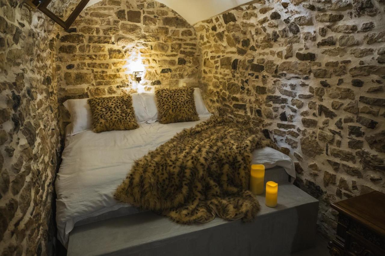 Porta Homestay Qeparo