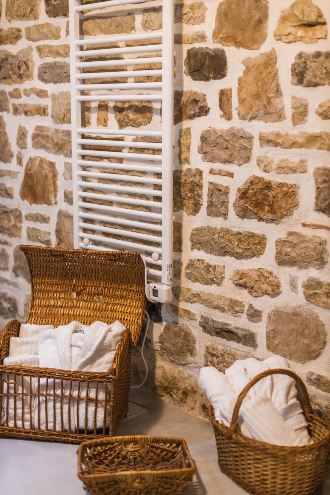 Porta Homestay Qeparo