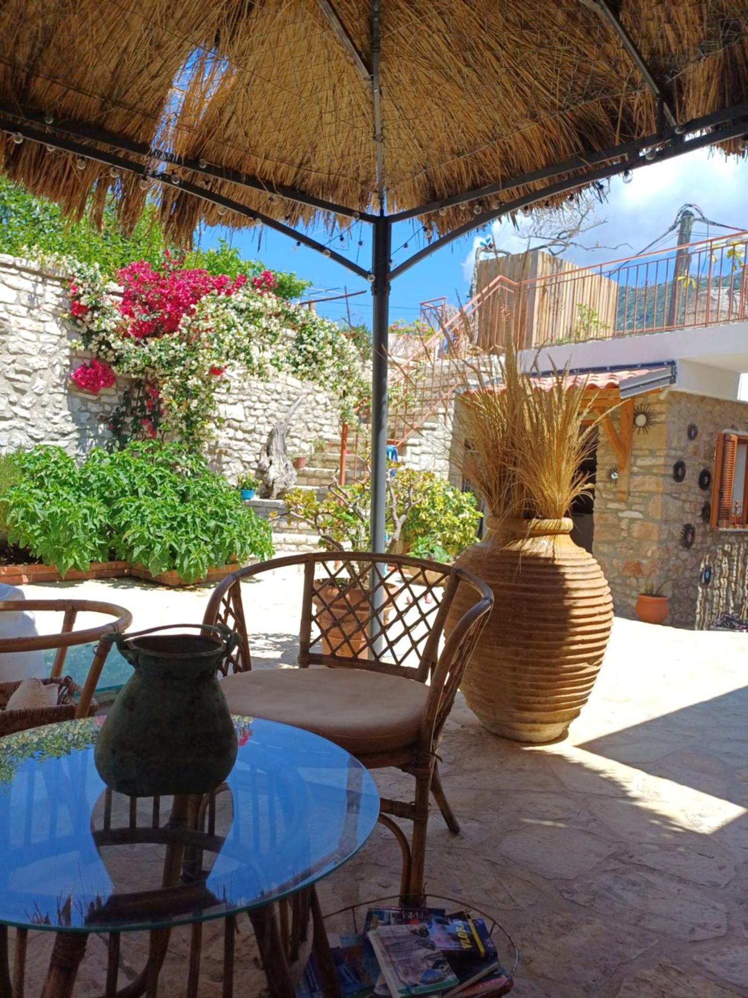 Porta Homestay Qeparo